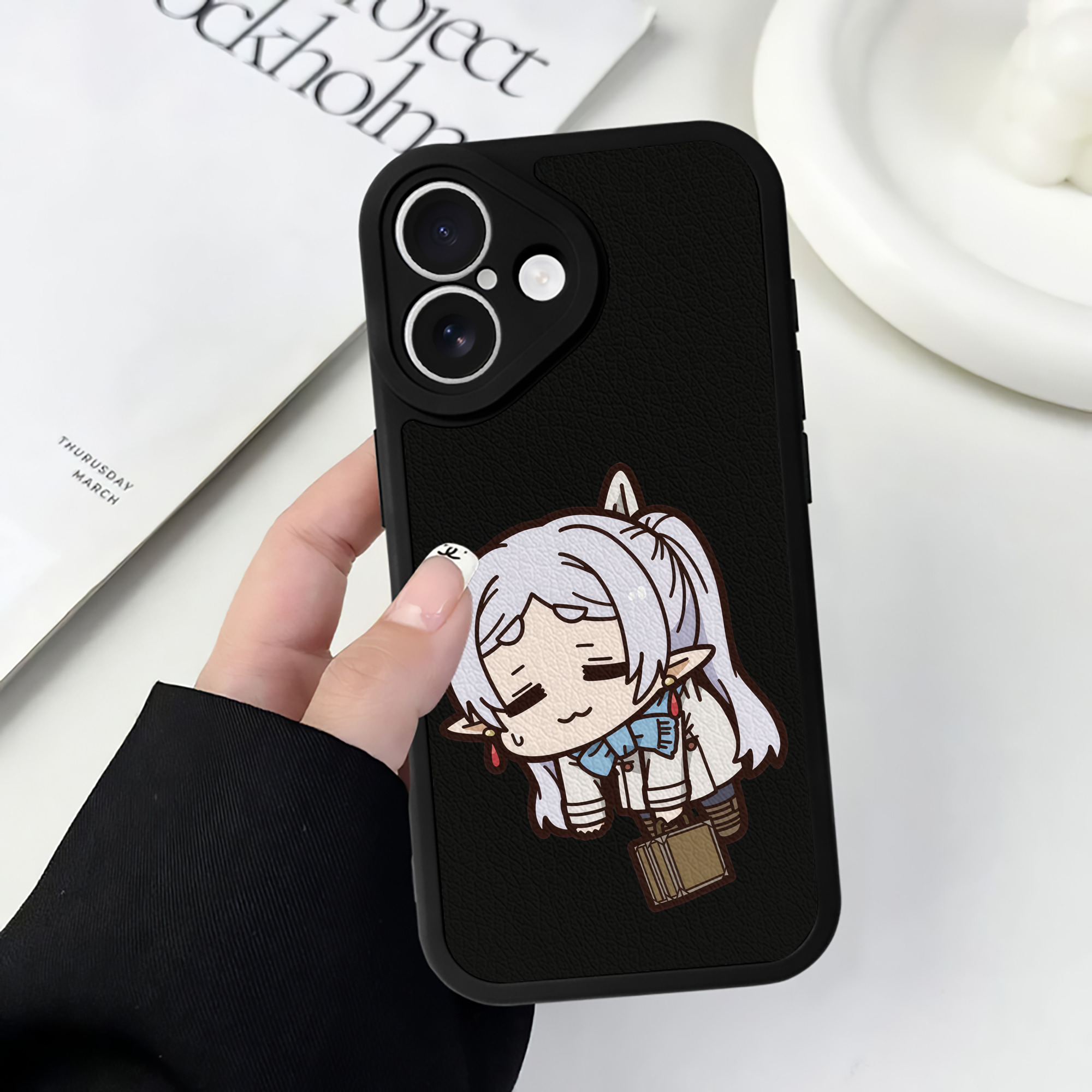 （画像用） 葬送のフリーレン Frieren 【iPhone 16シリーズ対応】シリコンスマホケース（レザー調） 材質：シリコン